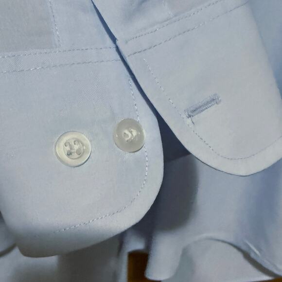 Van Heusen Editions fitted dress shirt size 17 32/33 pale blue, single needle - Picture 3 of 6